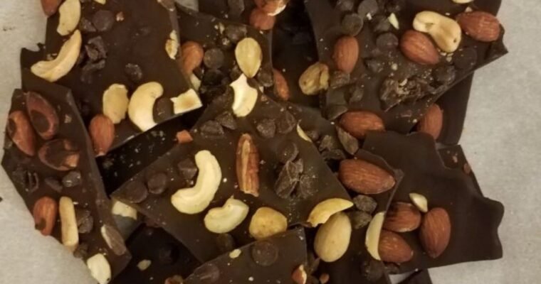 Sugar-Free Chocolate Bark with Trail Mix: A Healthy Snack Option