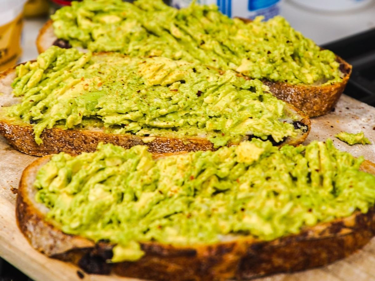 Quick and Healthy Avocado Toast Recipe: Endless Toppings for Any Meal